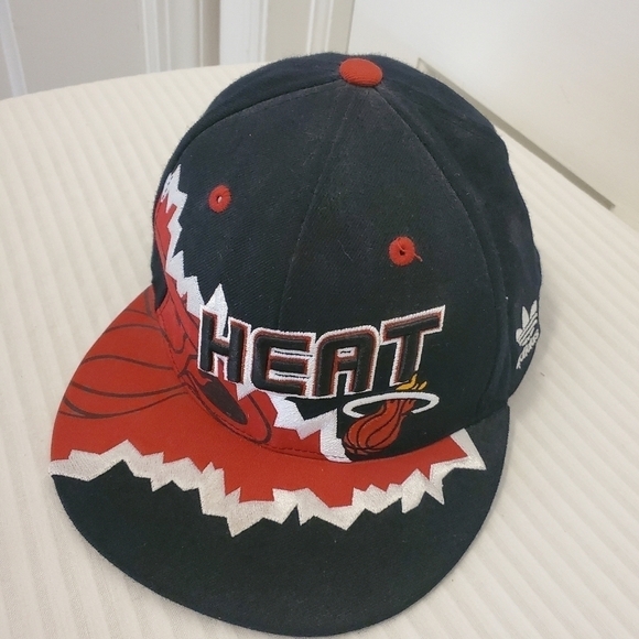 Adidas Miami Heat Fitted Cap size 7 5/8 Black red white 100% wool - Picture 1 of 8